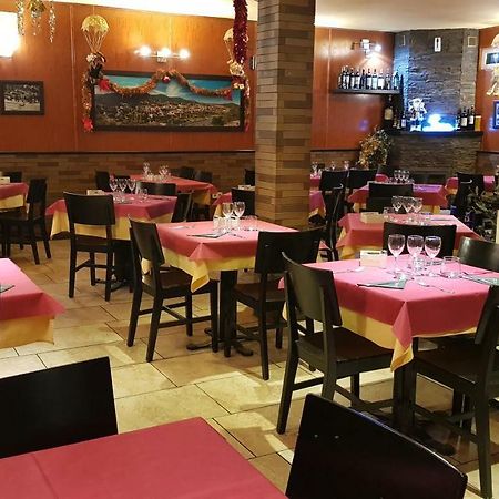 Hostal Plaza El Espinar Dış mekan fotoğraf