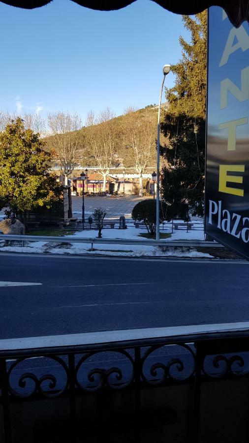 Hostal Plaza El Espinar Dış mekan fotoğraf