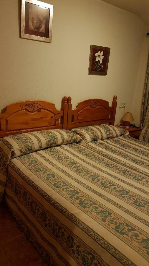 Hostal Plaza El Espinar Dış mekan fotoğraf