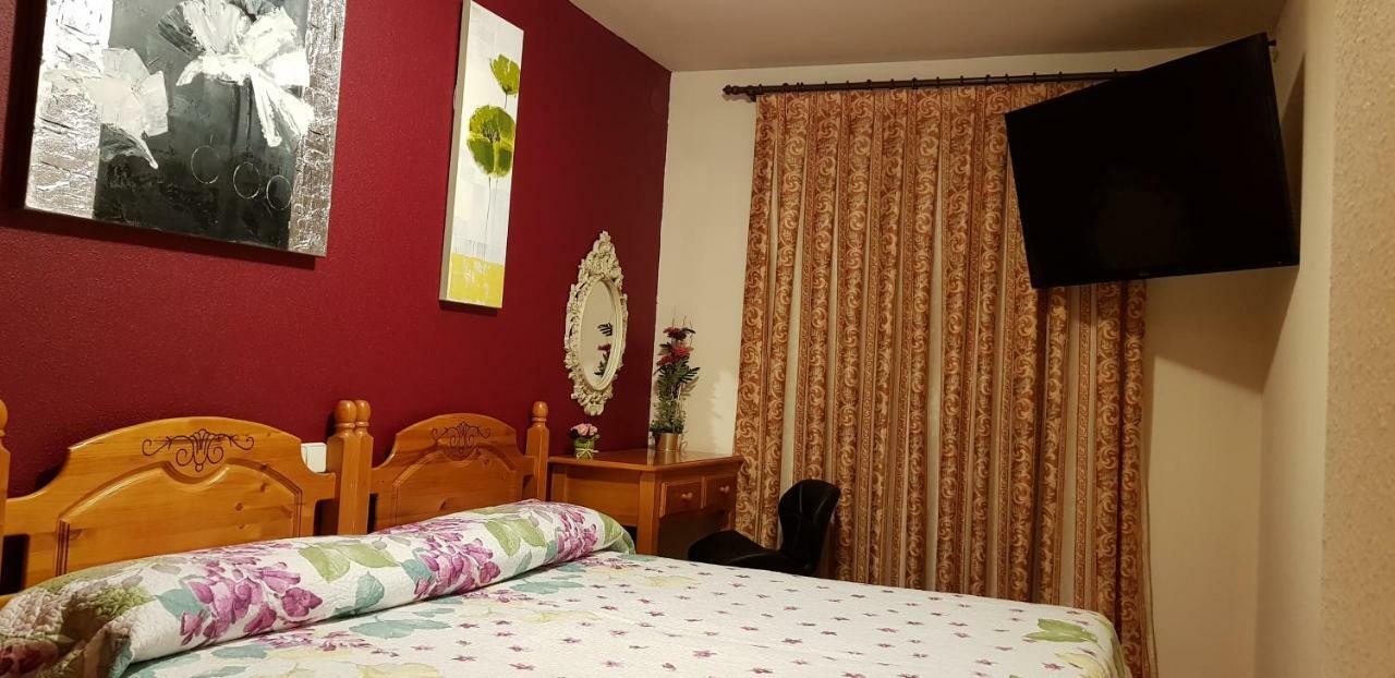 Hostal Plaza El Espinar Dış mekan fotoğraf